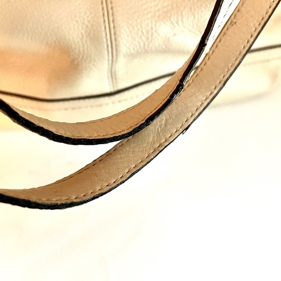 😍🌻. COACH #26368 Leather Beige Off-White Tote - Picture 6 of 16